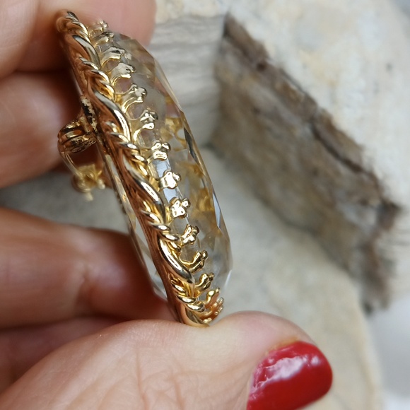 Vintage crystal cameo reversed carved brooch - Picture 4 of 7